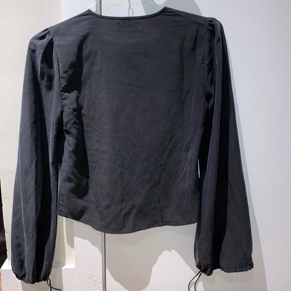 Urban Outfitters Loose Fitting Tie Top - Picture 3 of 4